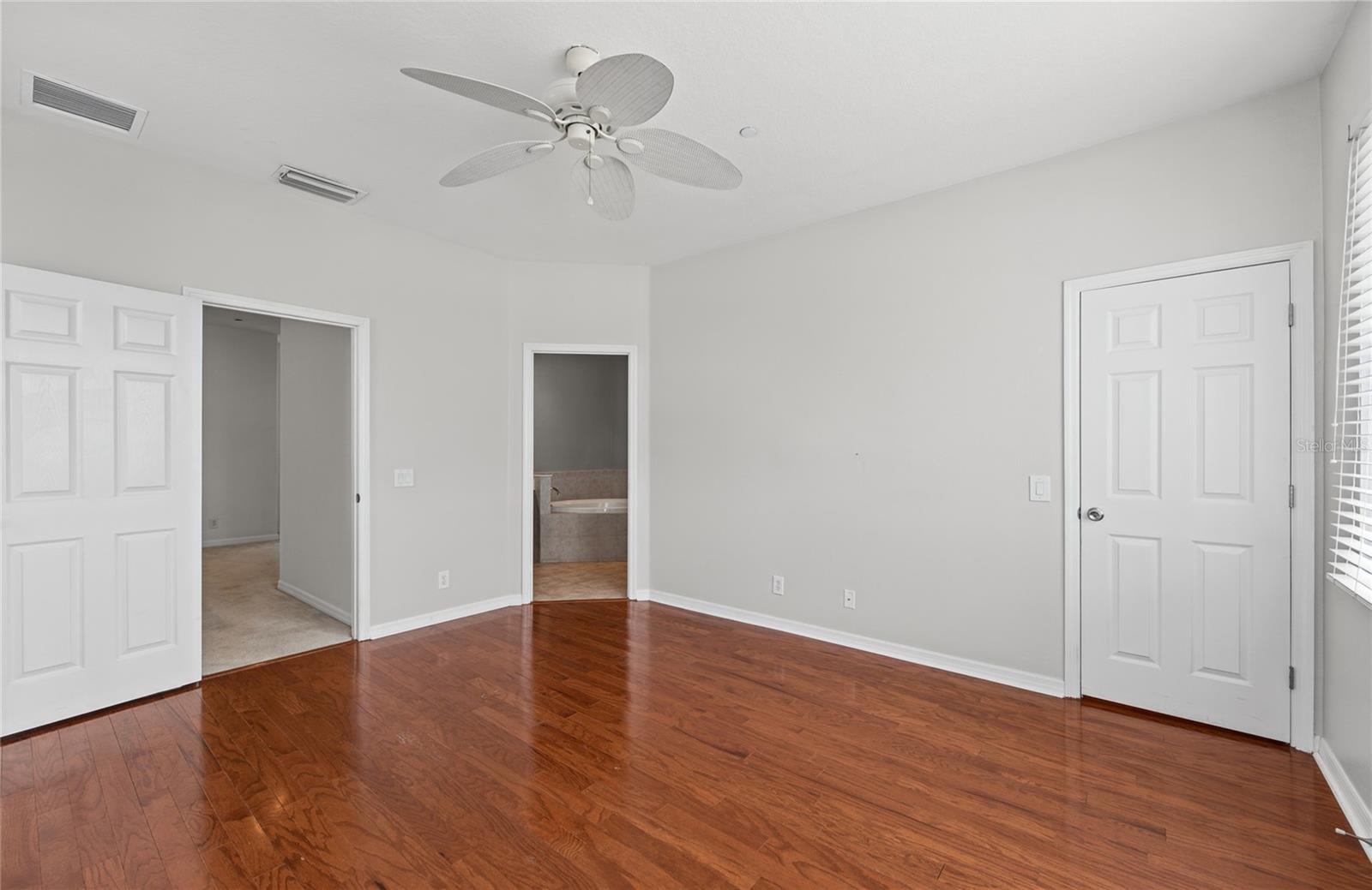 1146 VENETIAN HARBOR DR NE