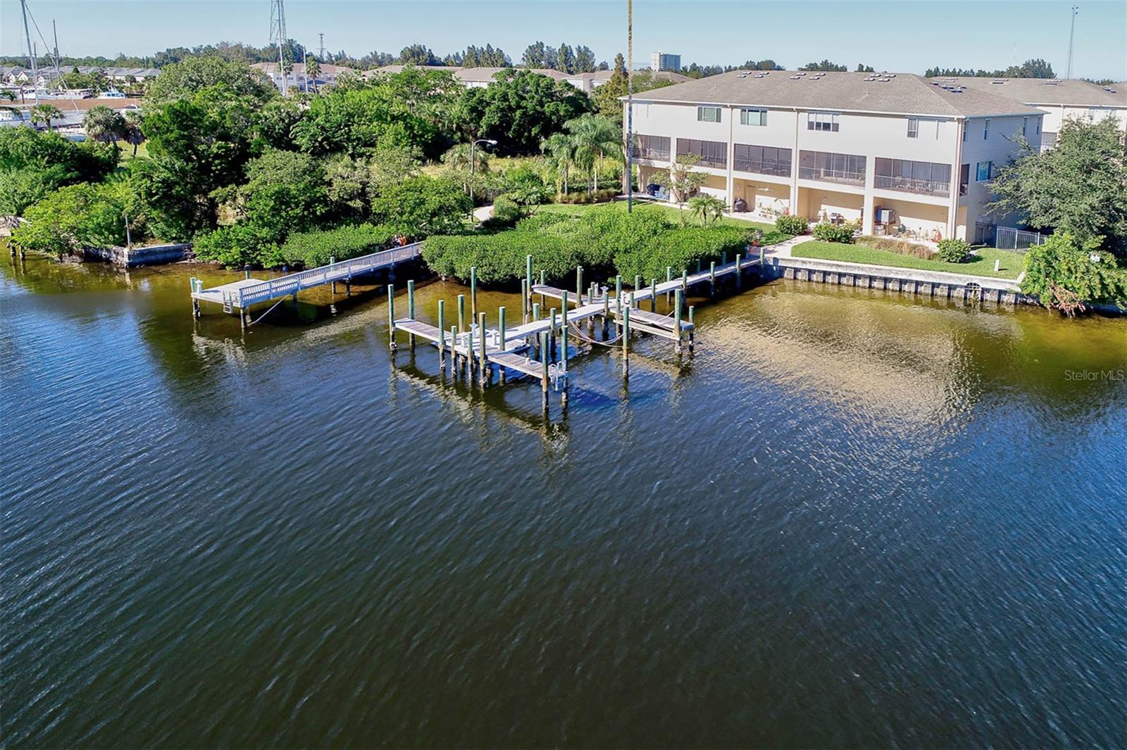 1146 VENETIAN HARBOR DR NE
