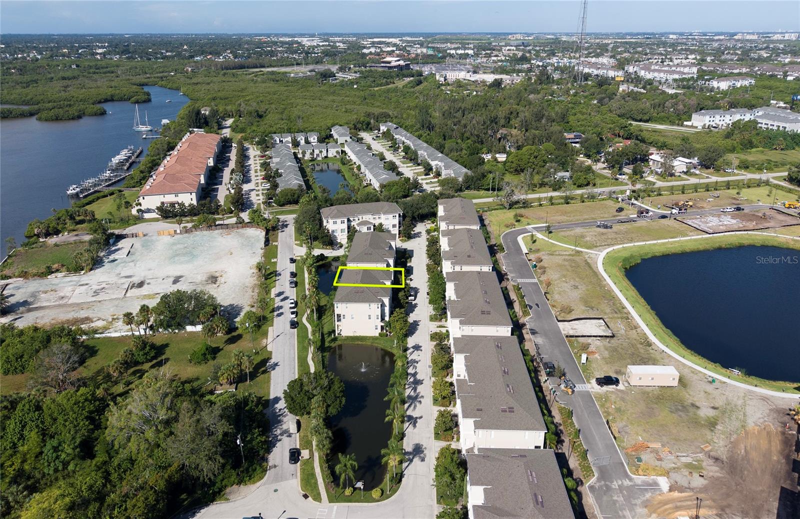 1146 VENETIAN HARBOR DR NE