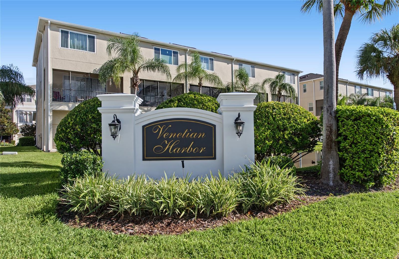 1146 VENETIAN HARBOR DR NE