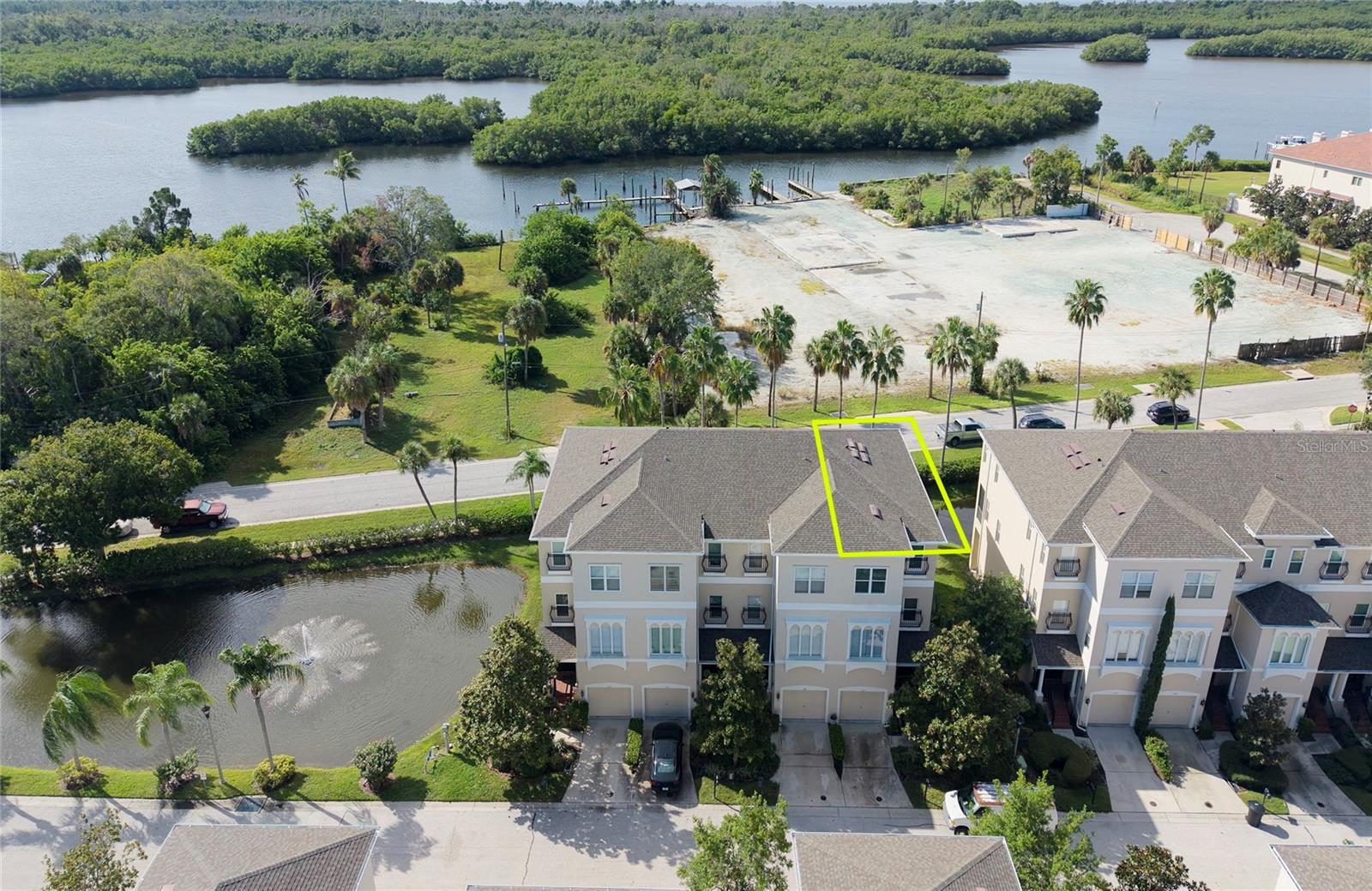 1146 VENETIAN HARBOR DR NE