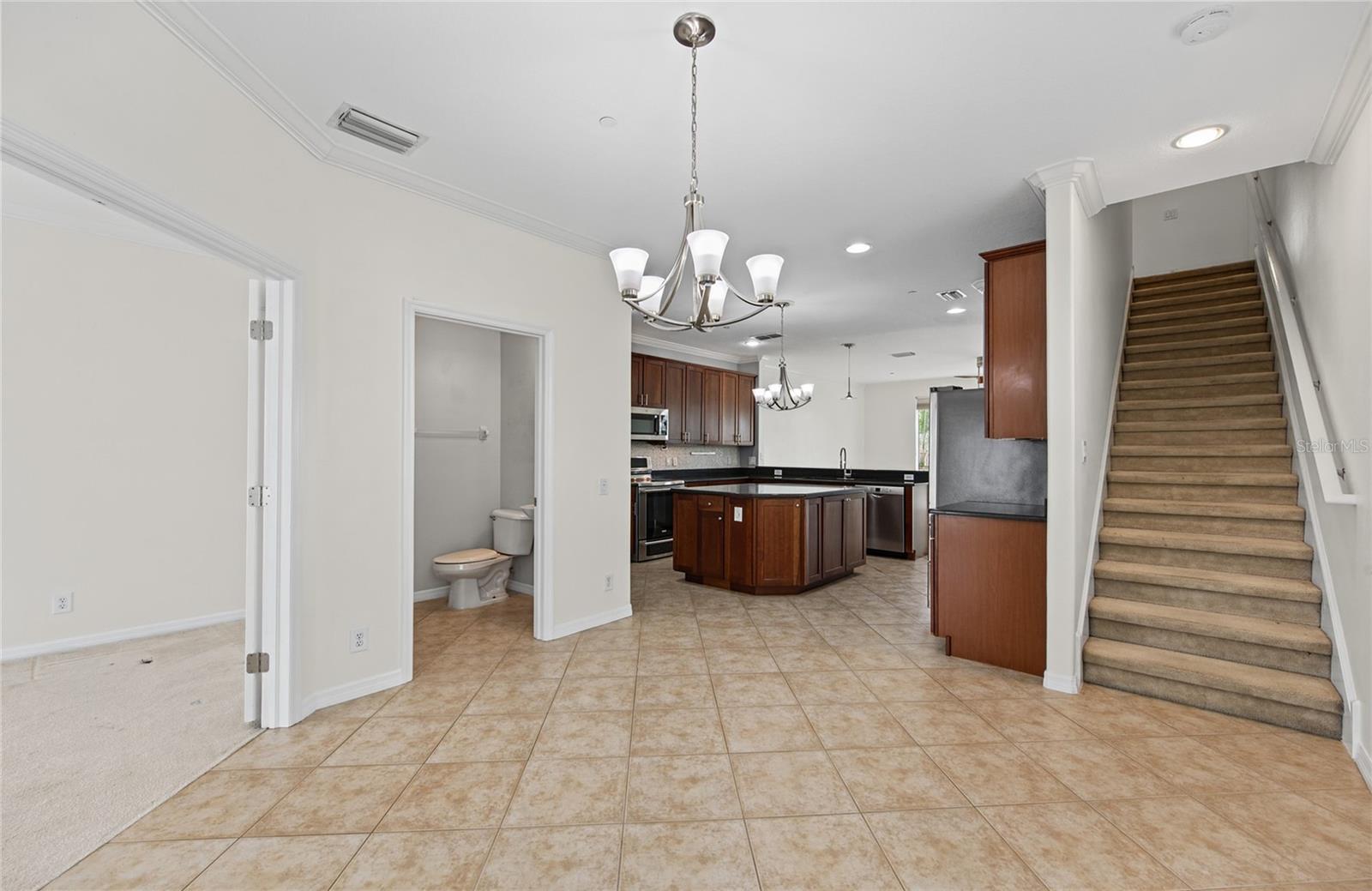 1146 VENETIAN HARBOR DR NE