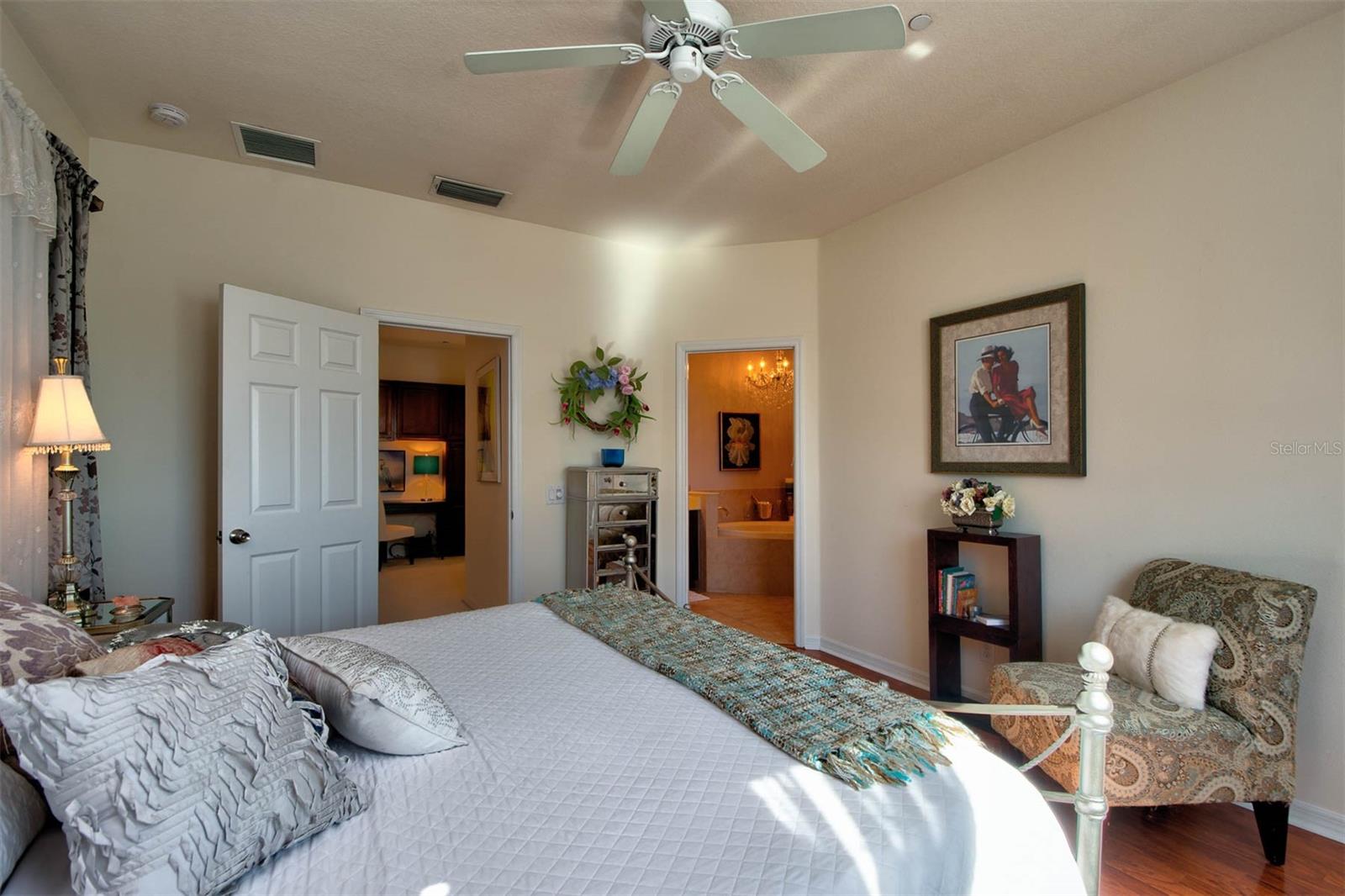 1146 VENETIAN HARBOR DR NE