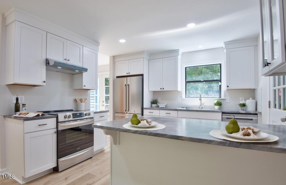 3221 Oxford Drive