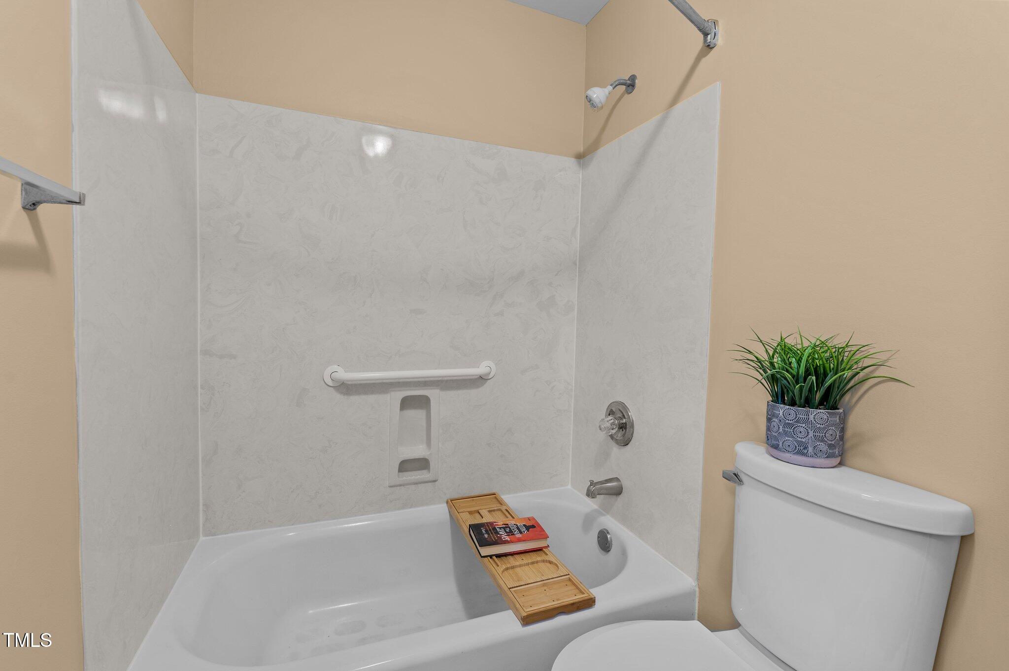 5621 Raddington Street