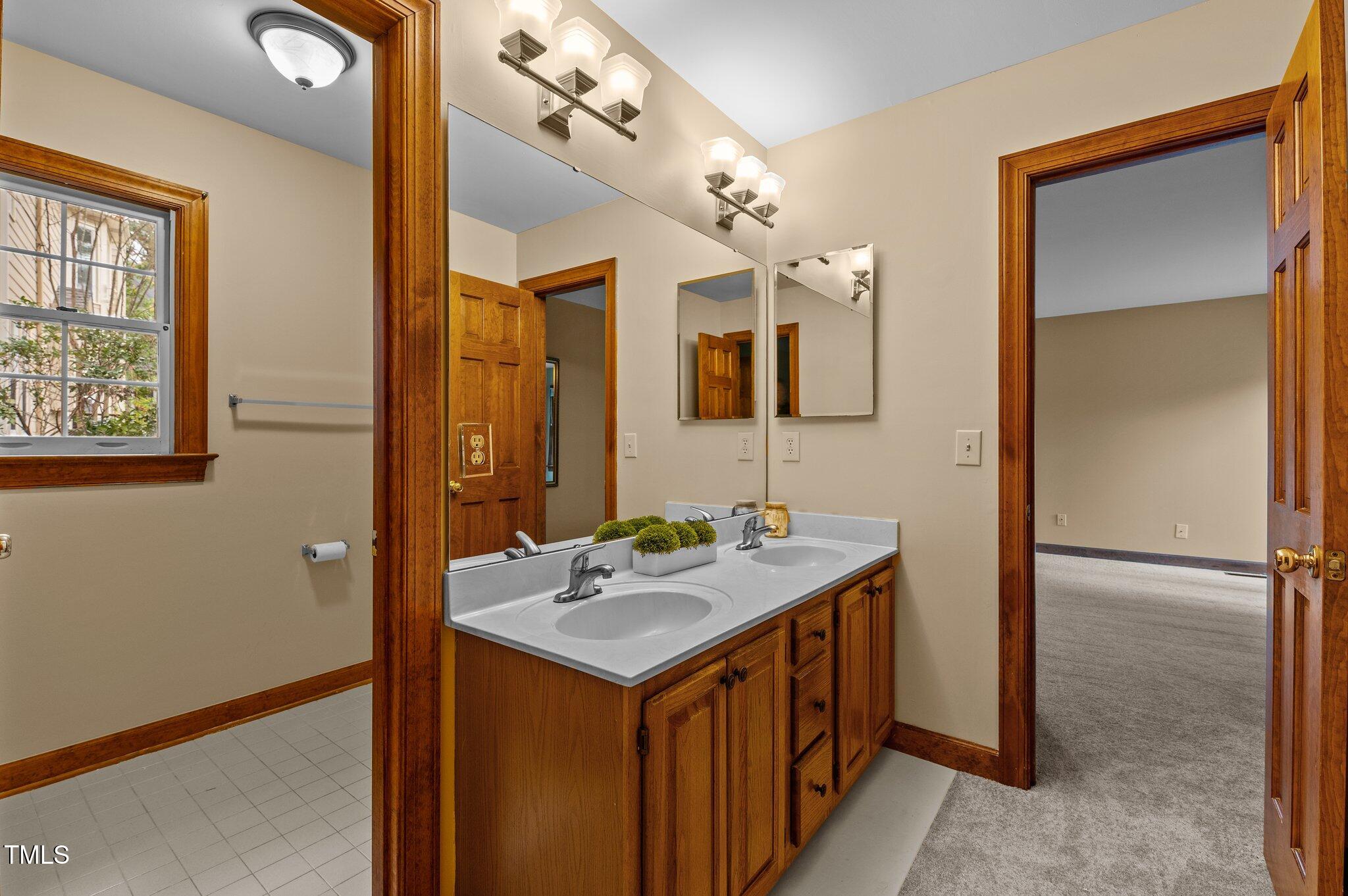 5621 Raddington Street