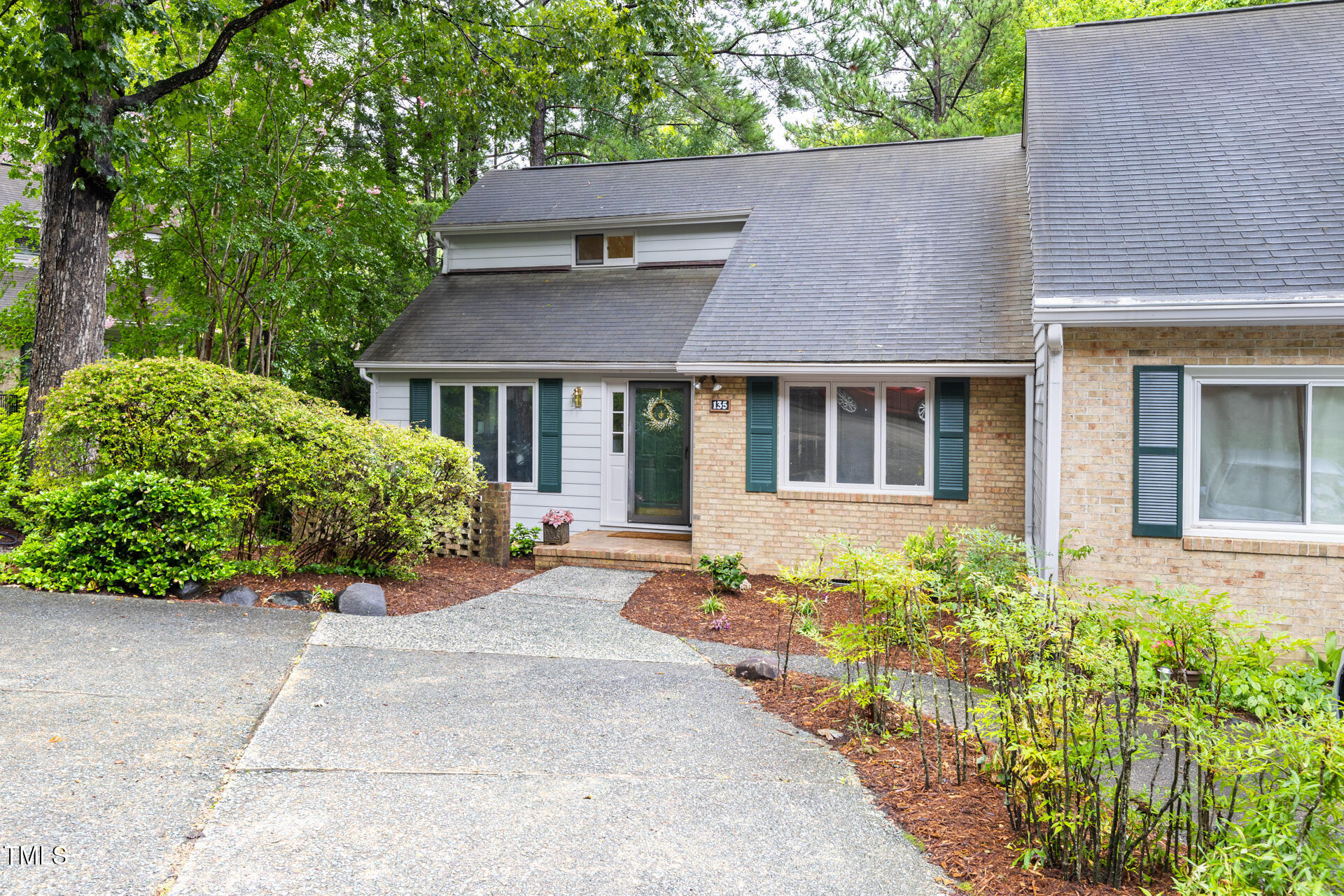 135 Montrose Drive