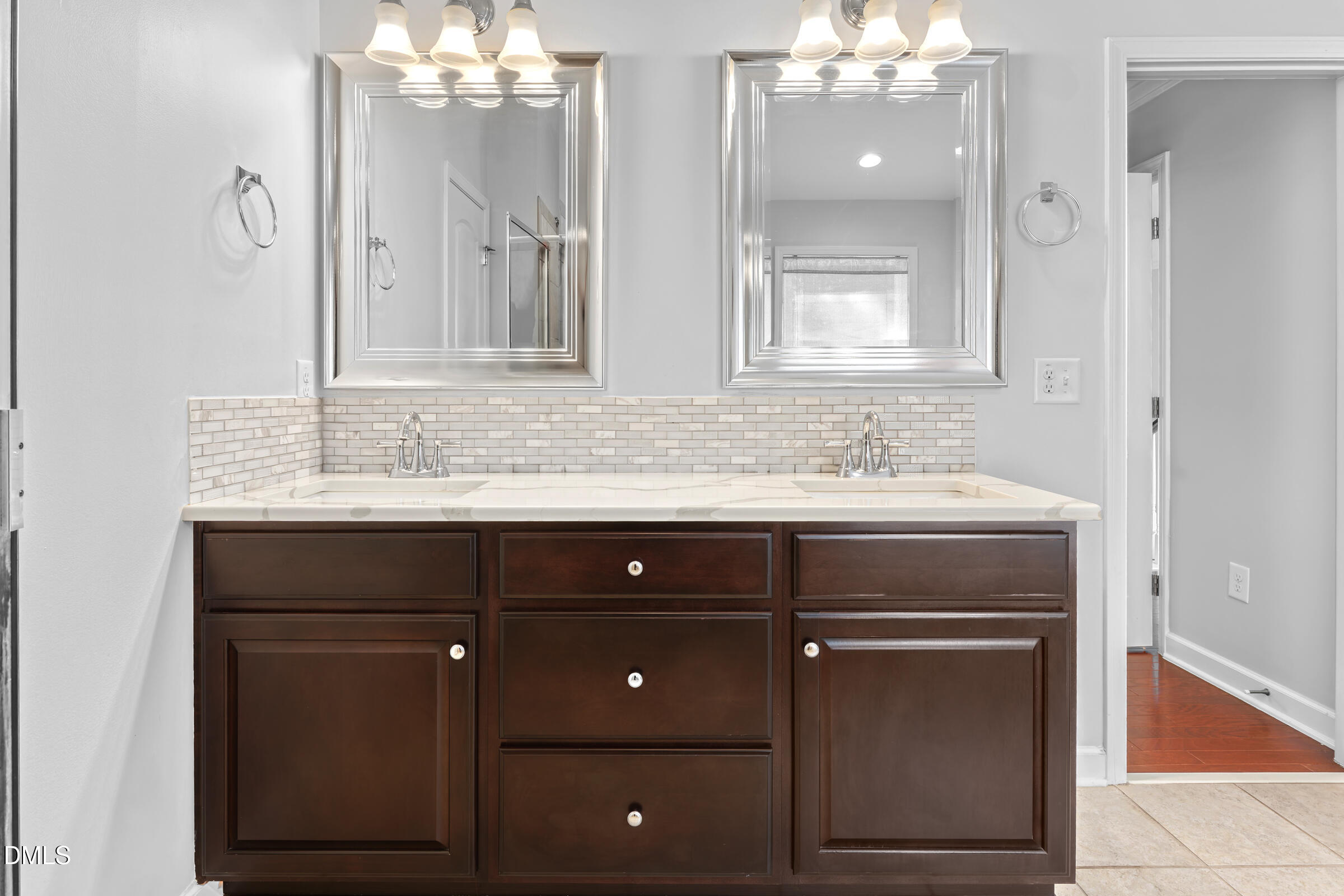 106 N Duelling Oaks Drive