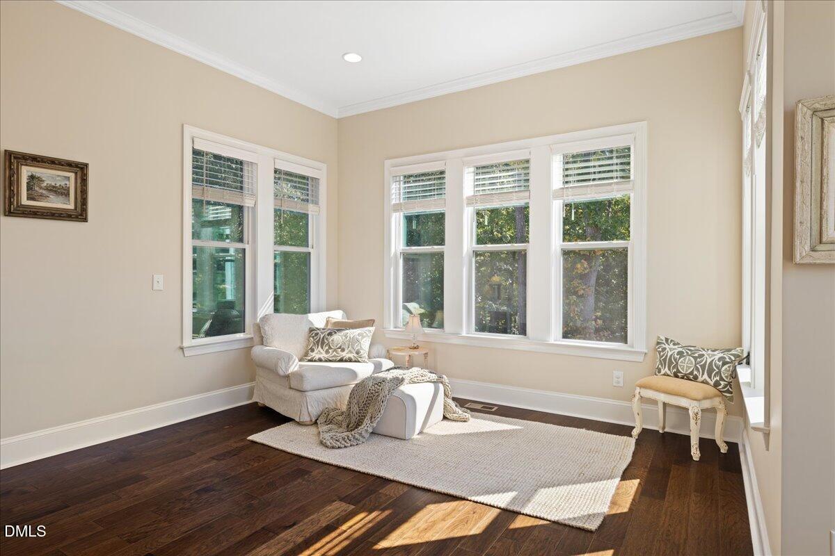 716 Peninsula Forest Place