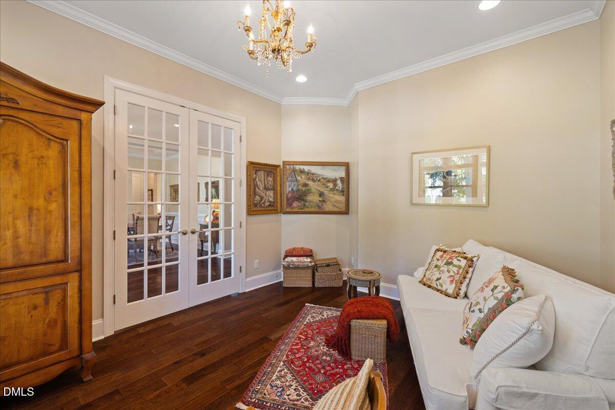 716 Peninsula Forest Place