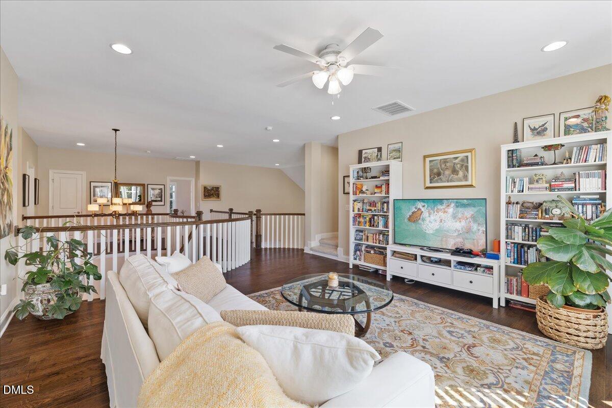 716 Peninsula Forest Place