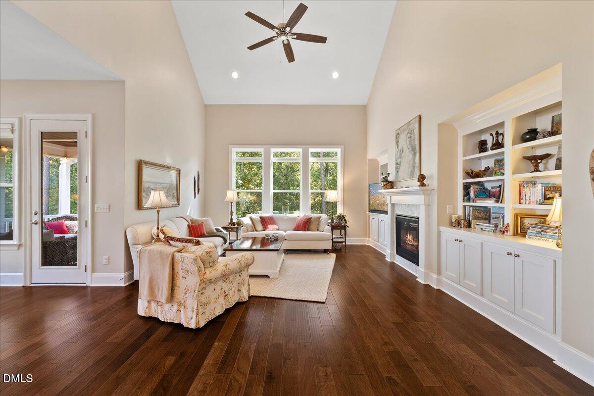 716 Peninsula Forest Place
