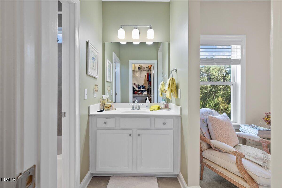 716 Peninsula Forest Place