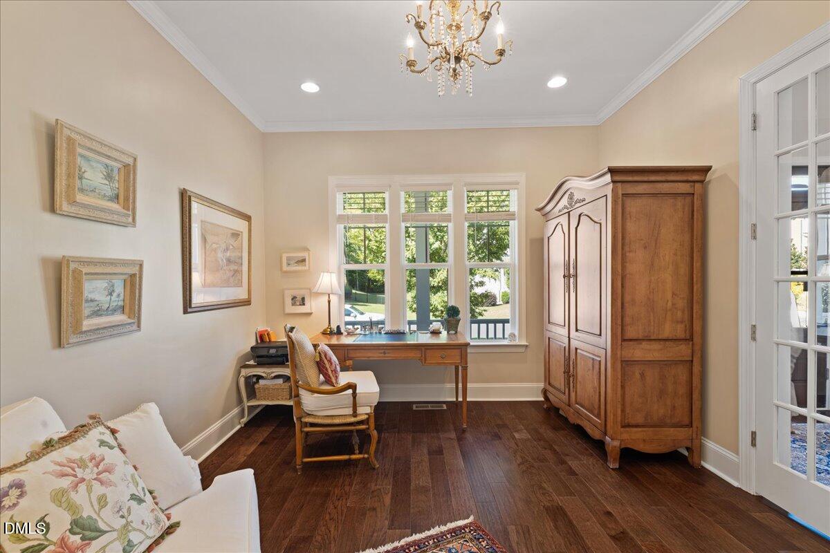 716 Peninsula Forest Place