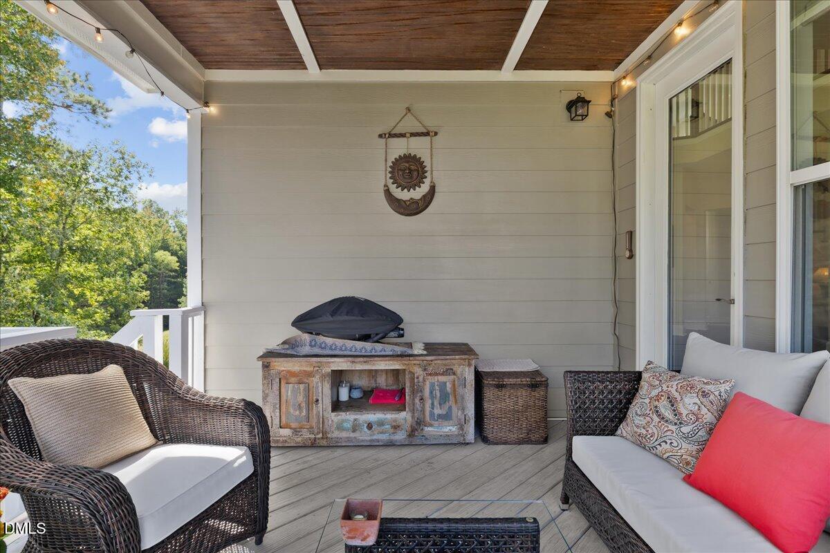716 Peninsula Forest Place