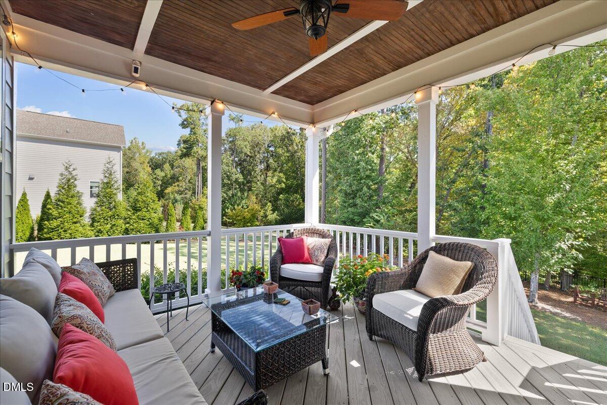 716 Peninsula Forest Place