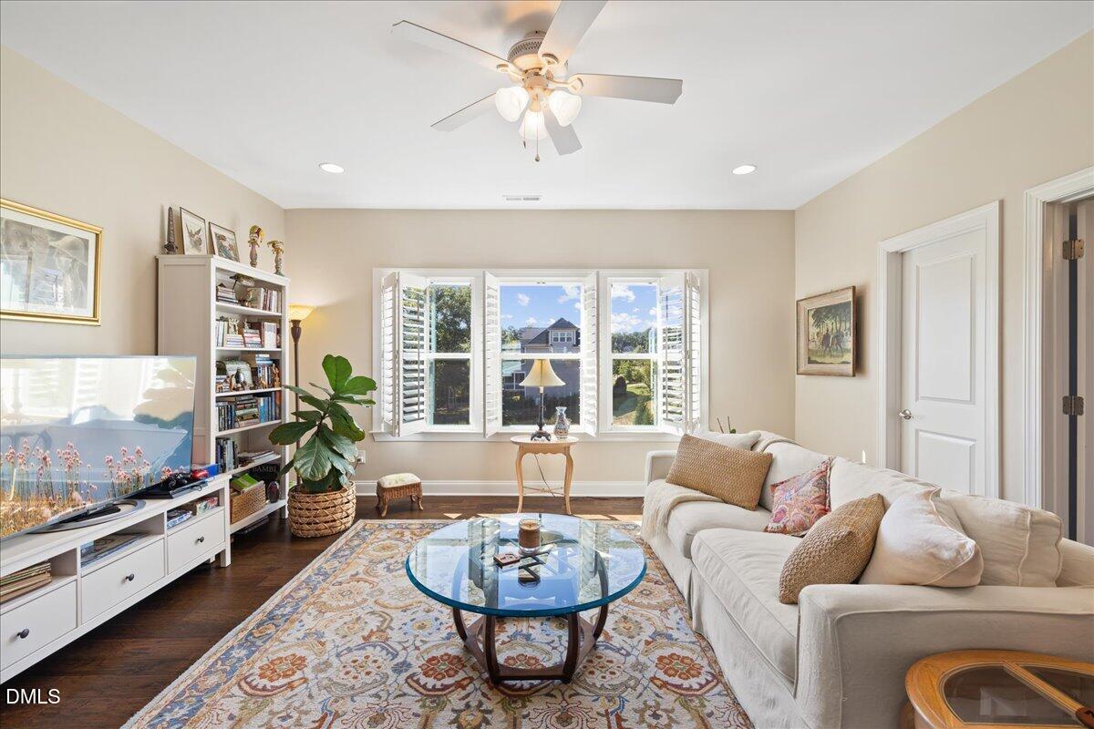 716 Peninsula Forest Place
