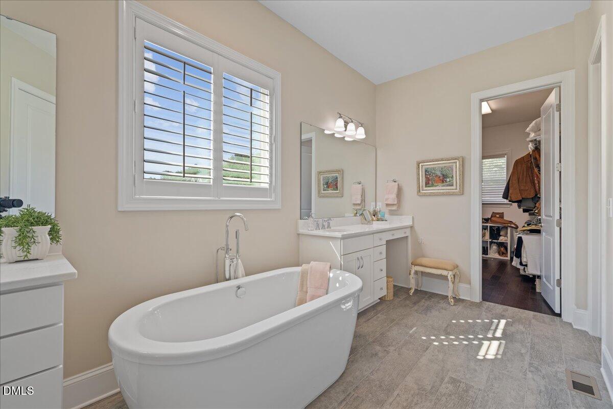 716 Peninsula Forest Place