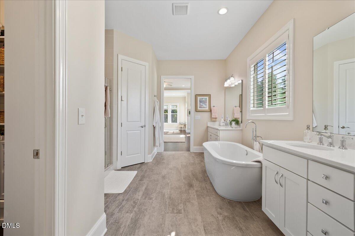 716 Peninsula Forest Place