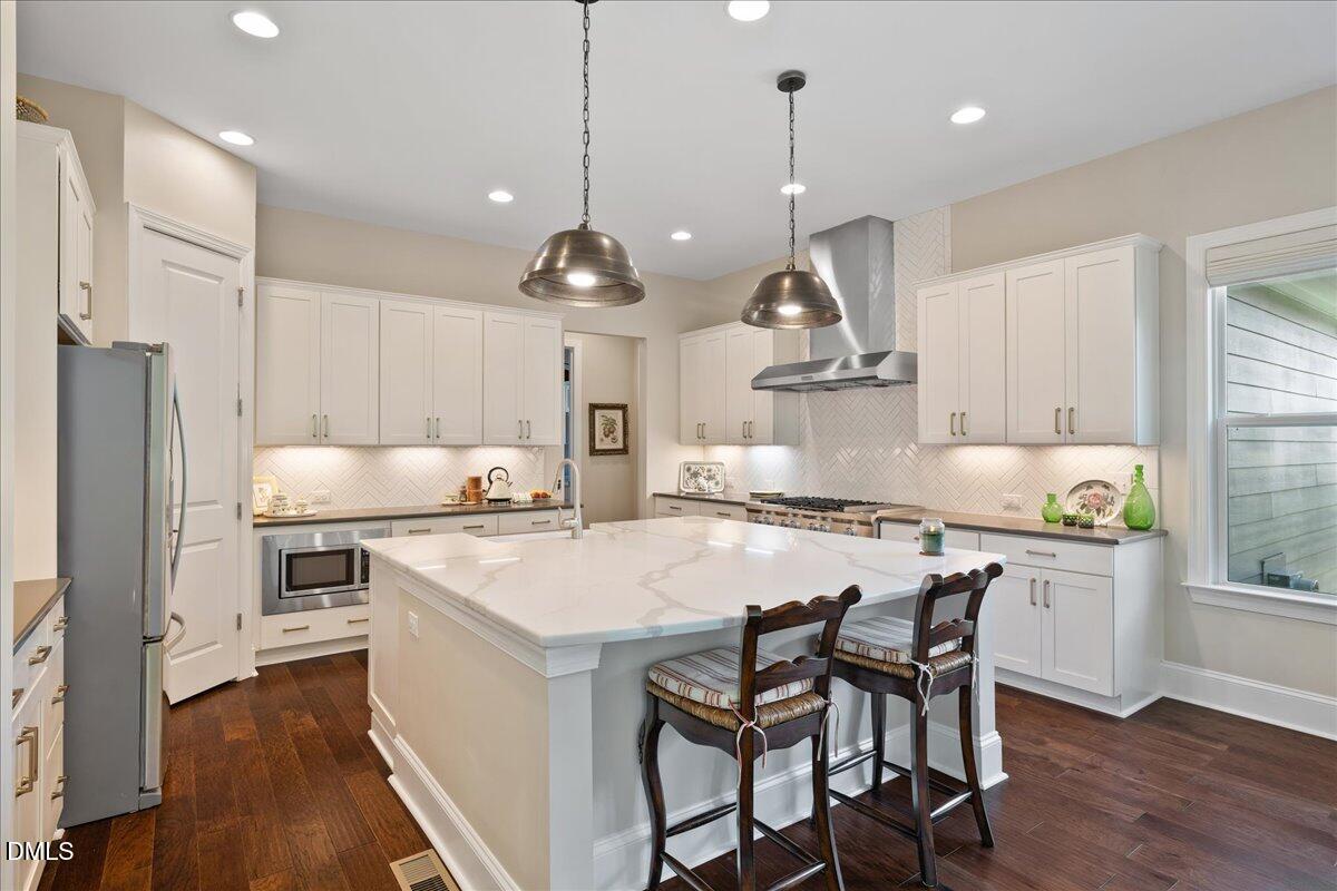 716 Peninsula Forest Place