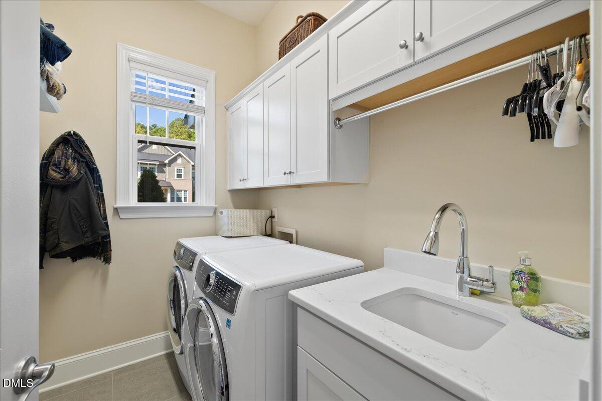 716 Peninsula Forest Place