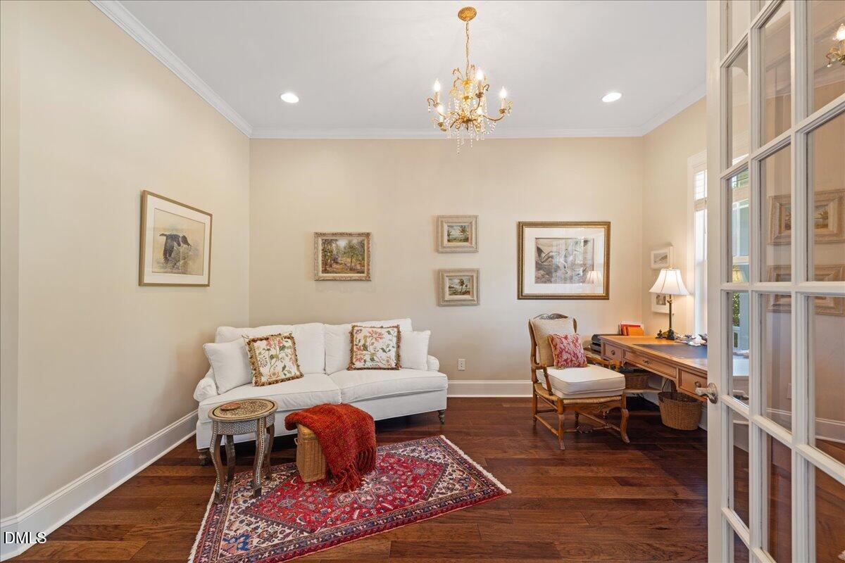 716 Peninsula Forest Place