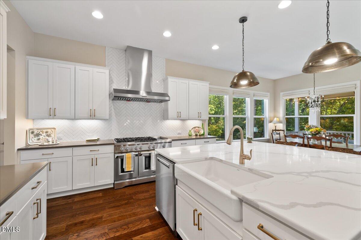 716 Peninsula Forest Place