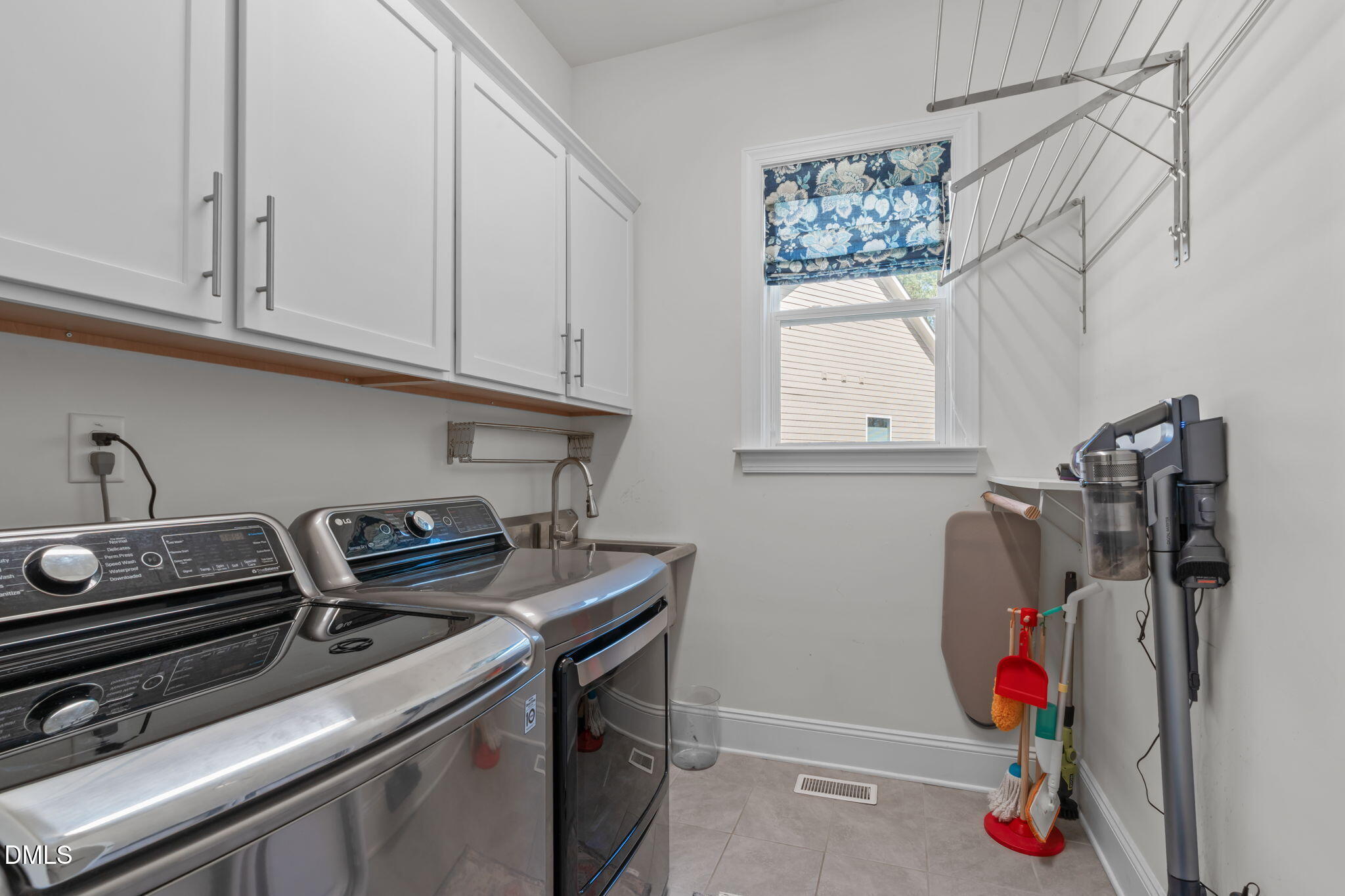 1208 Kings Canyon Court