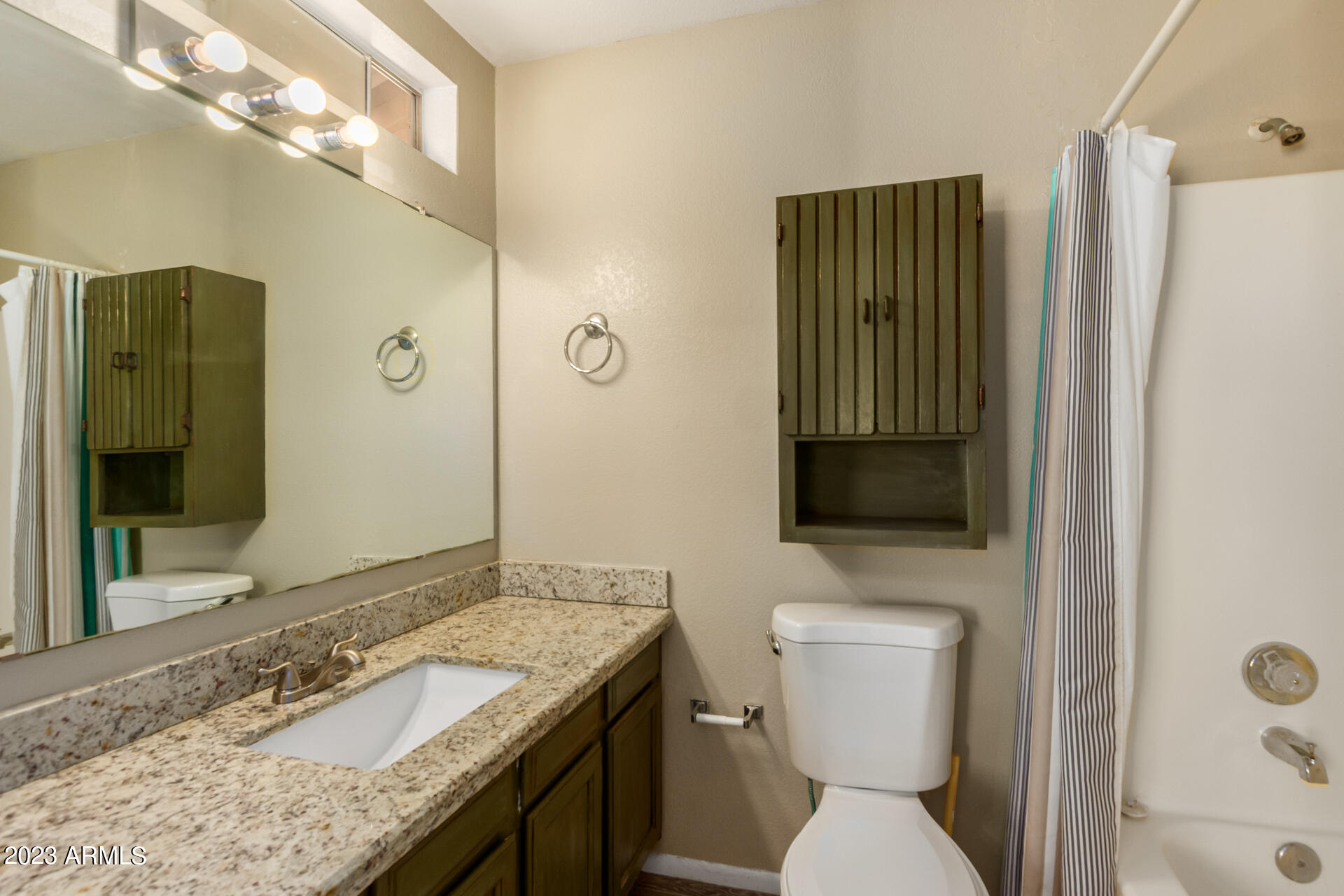 2113 N Los Altos Drive