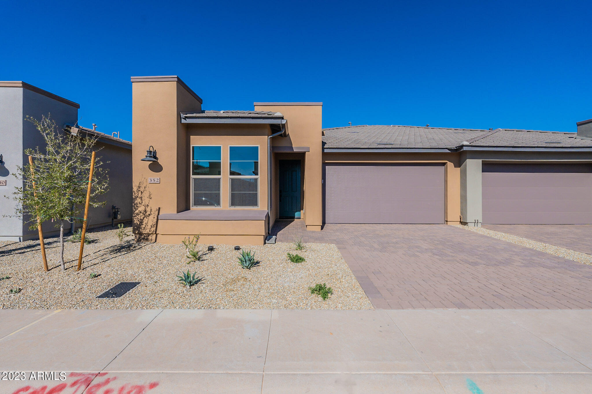 352 E CITRUS HOLLOW Way
