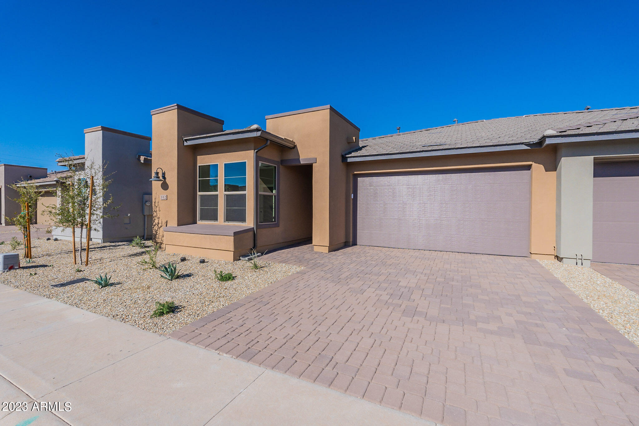 352 E CITRUS HOLLOW Way
