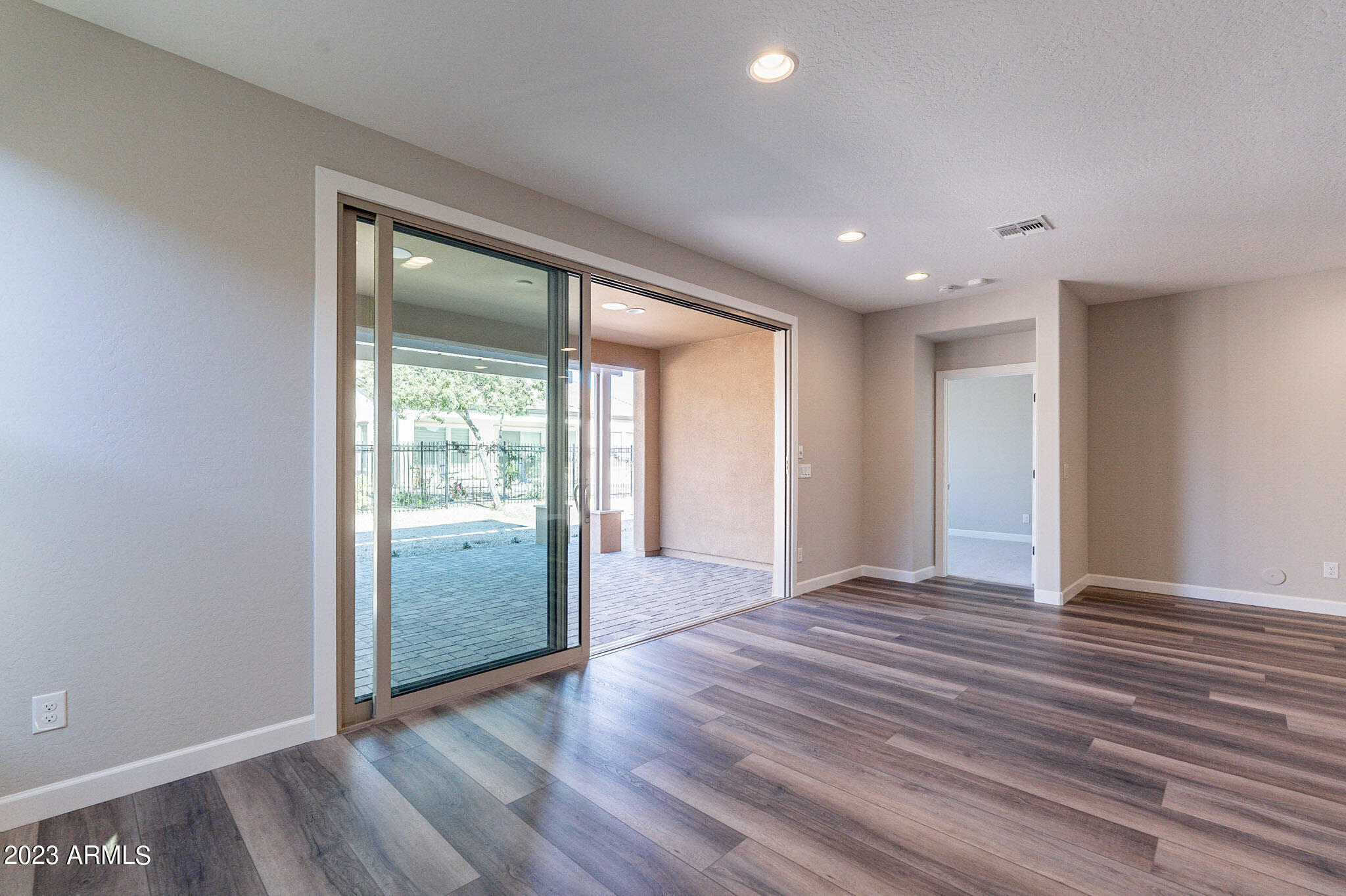 352 E CITRUS HOLLOW Way