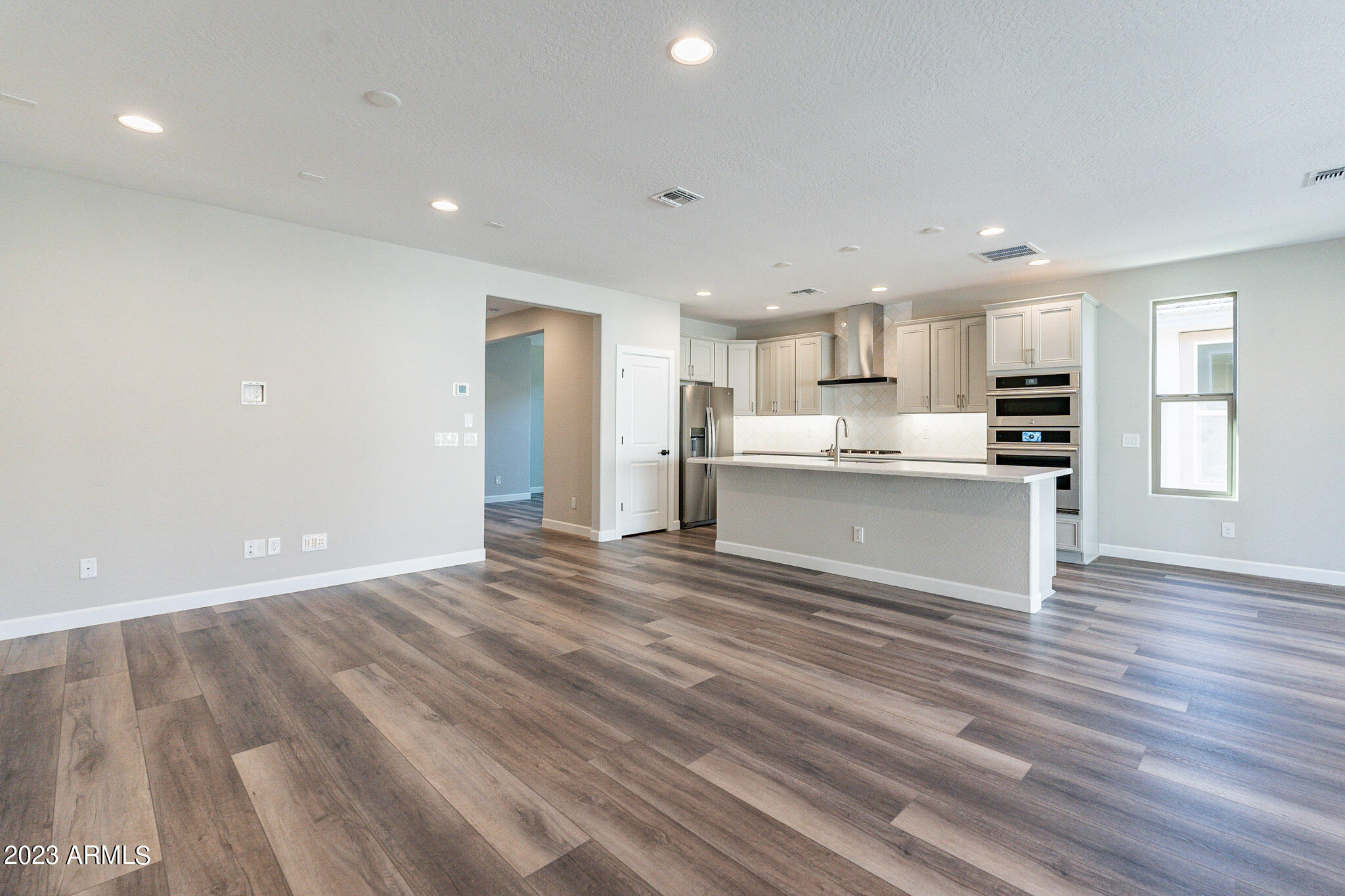 352 E CITRUS HOLLOW Way