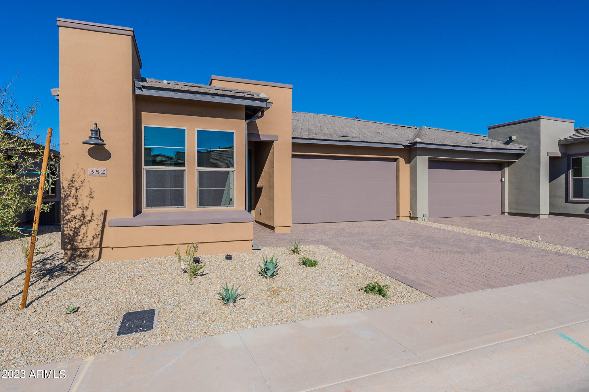 352 E CITRUS HOLLOW Way