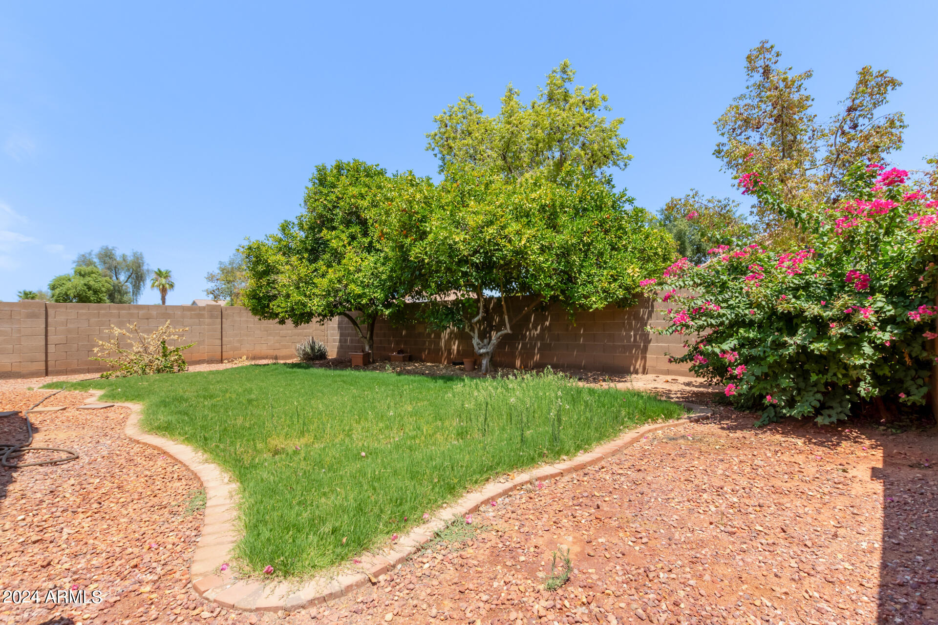 1090 W KINGBIRD Drive