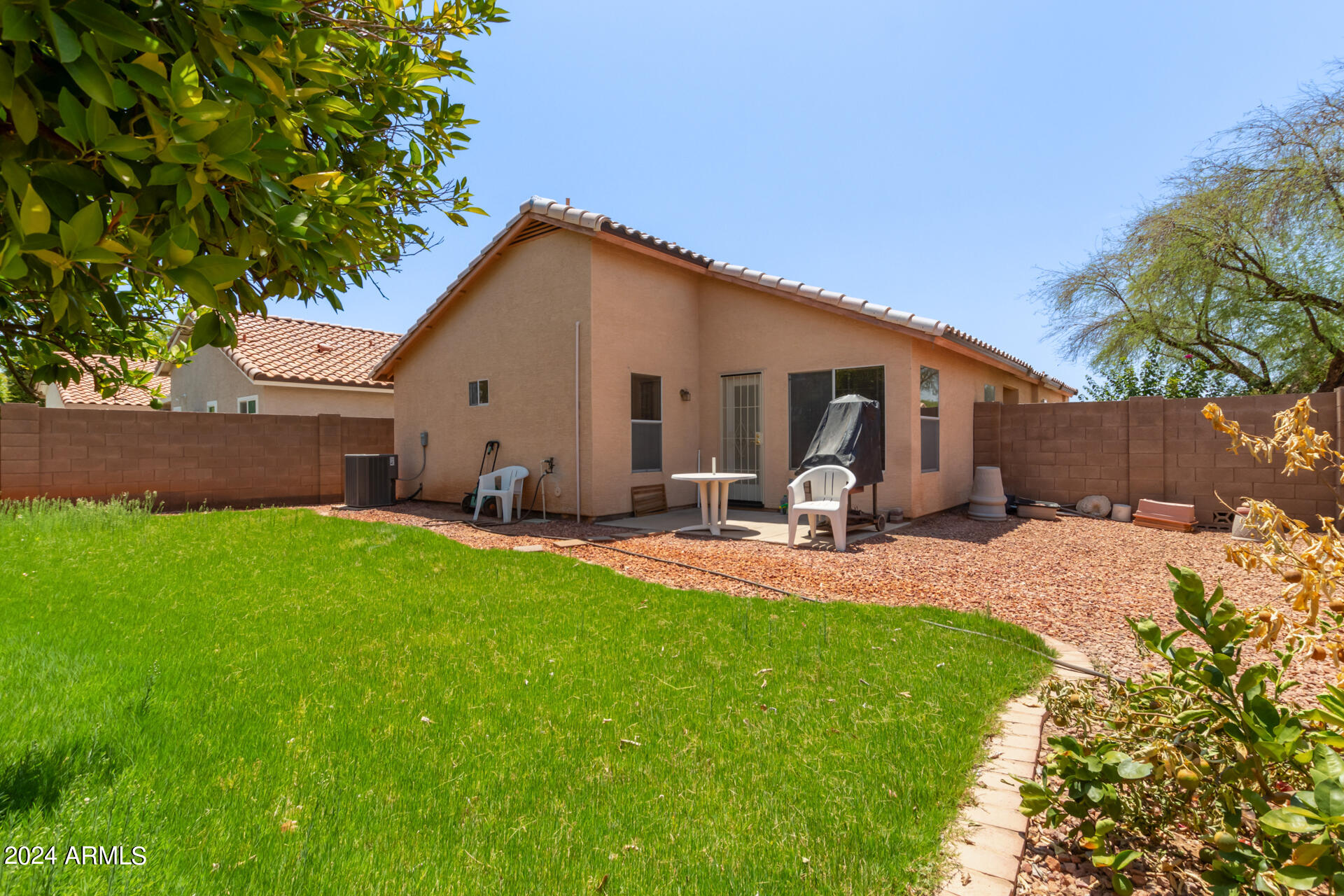 1090 W KINGBIRD Drive