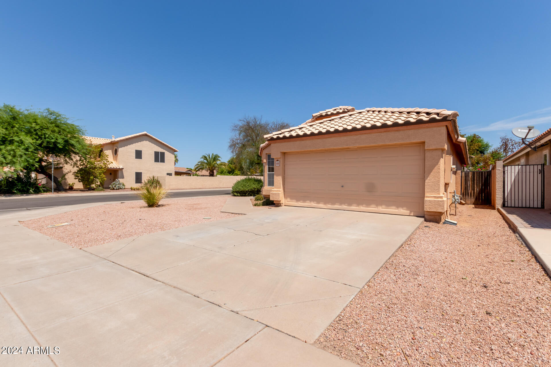 1090 W KINGBIRD Drive