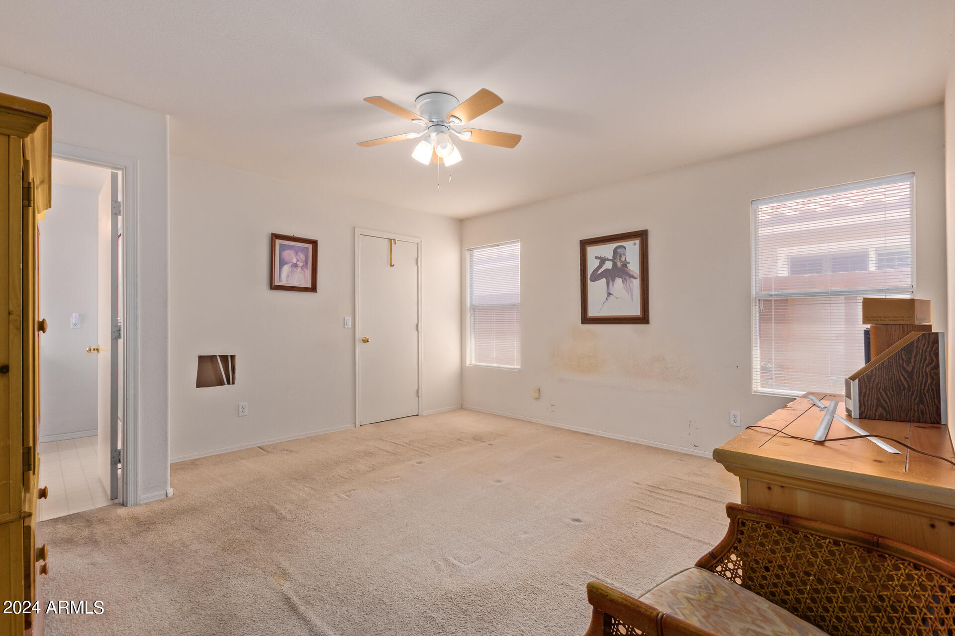 1090 W KINGBIRD Drive