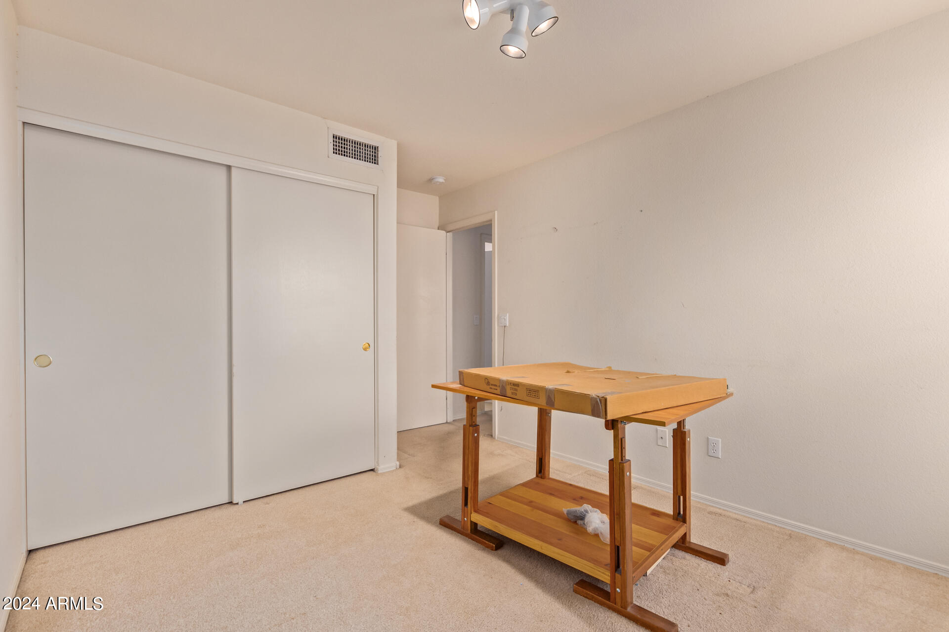 1090 W KINGBIRD Drive