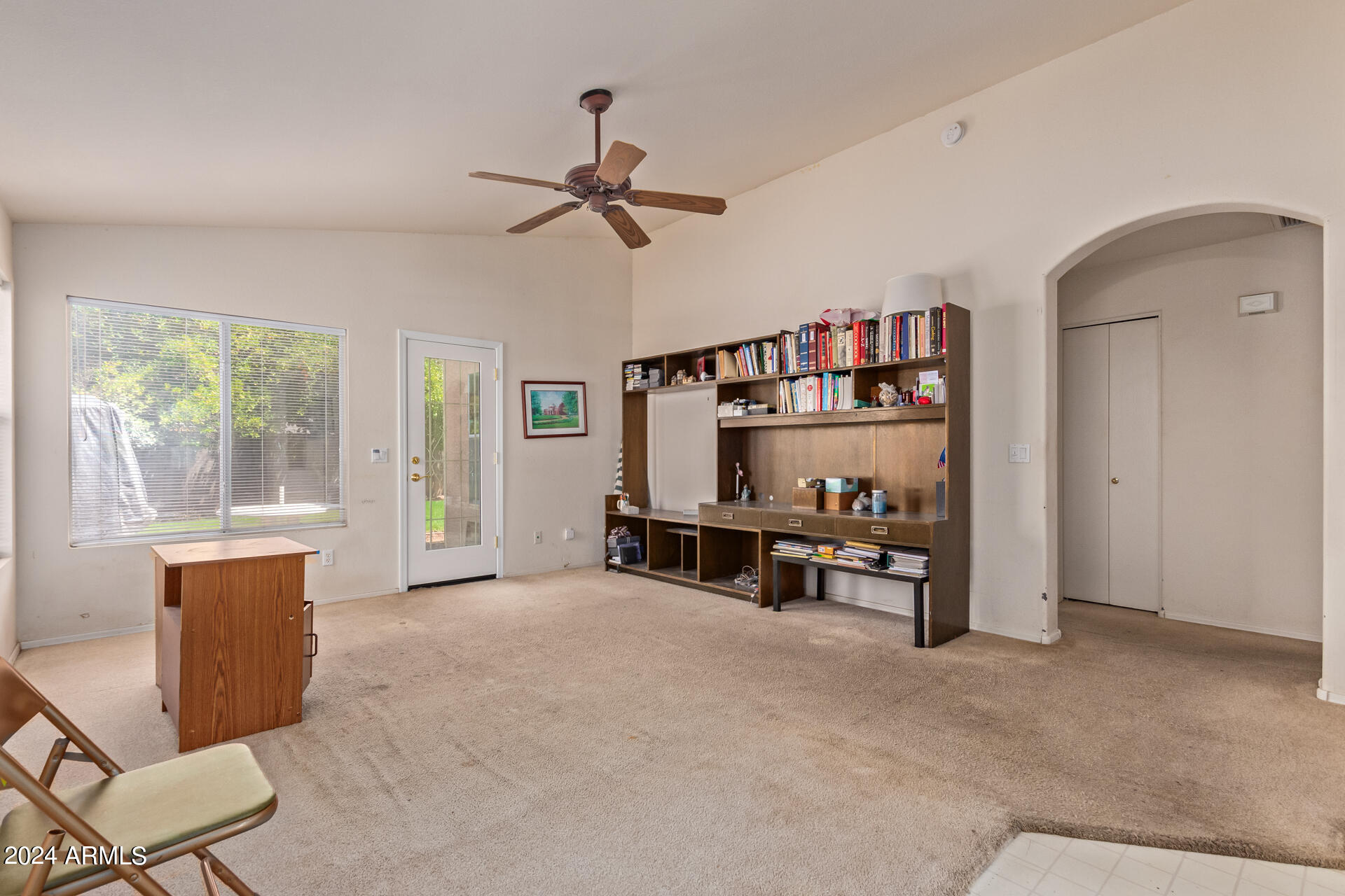 1090 W KINGBIRD Drive