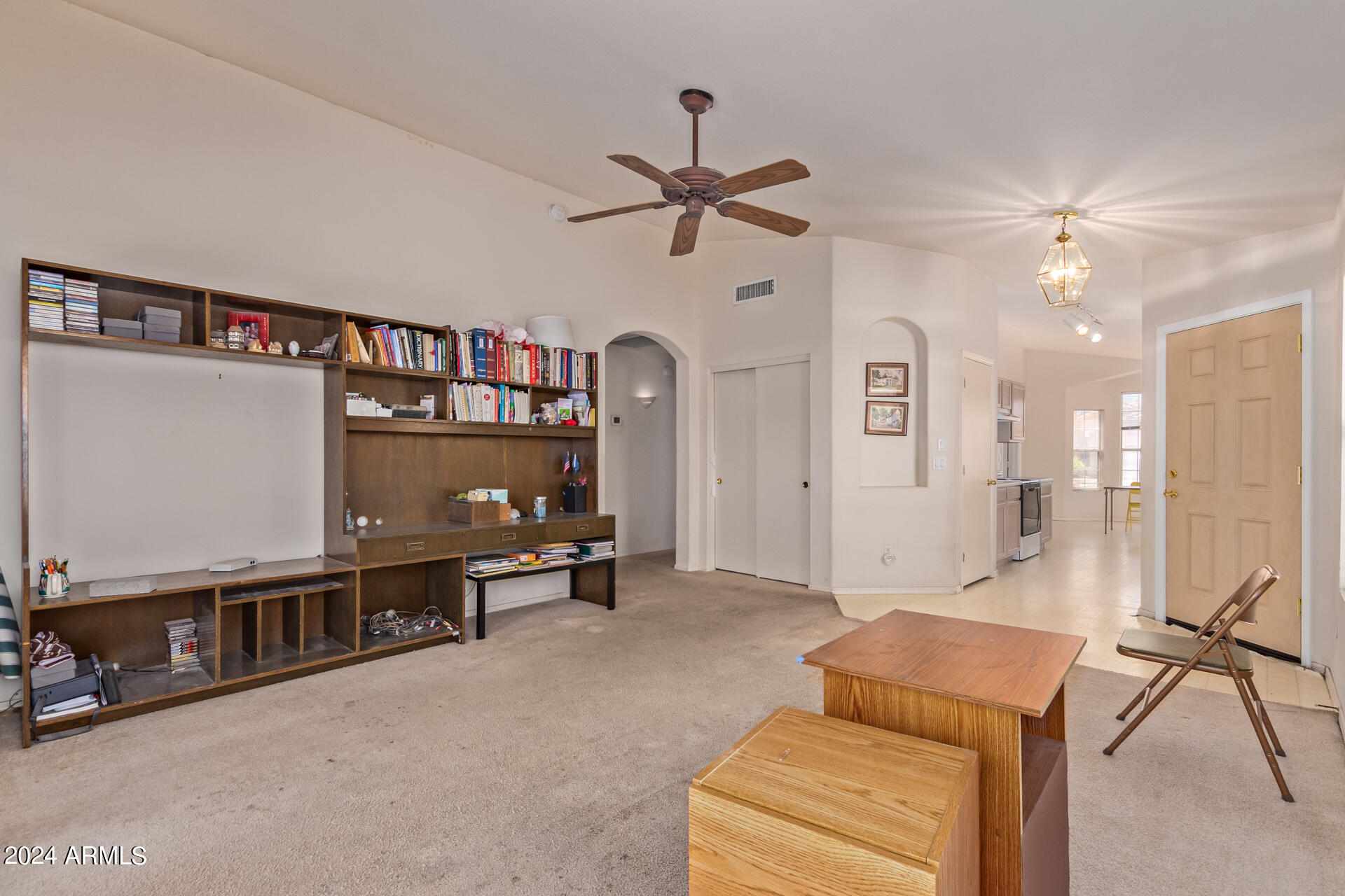 1090 W KINGBIRD Drive