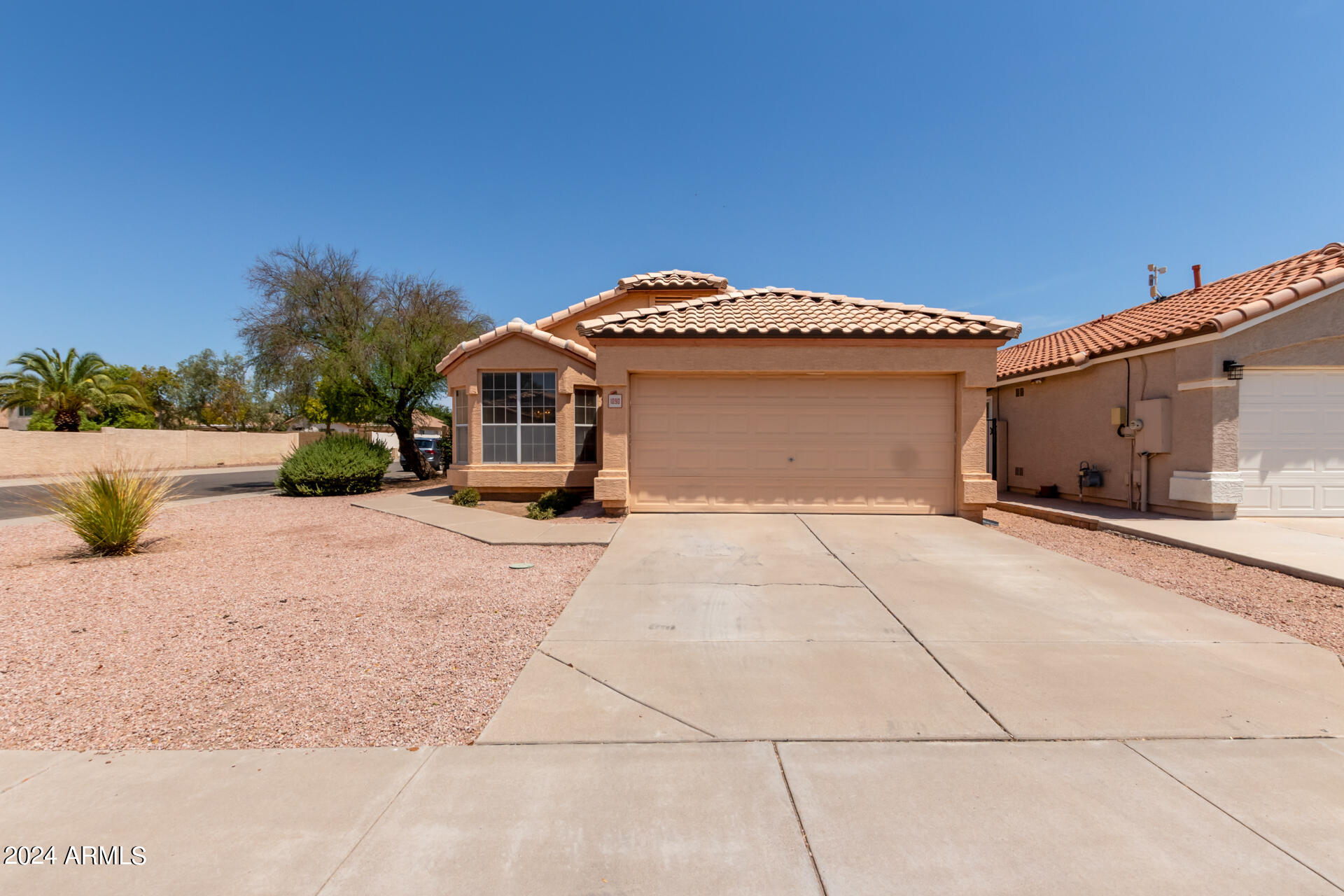 1090 W KINGBIRD Drive