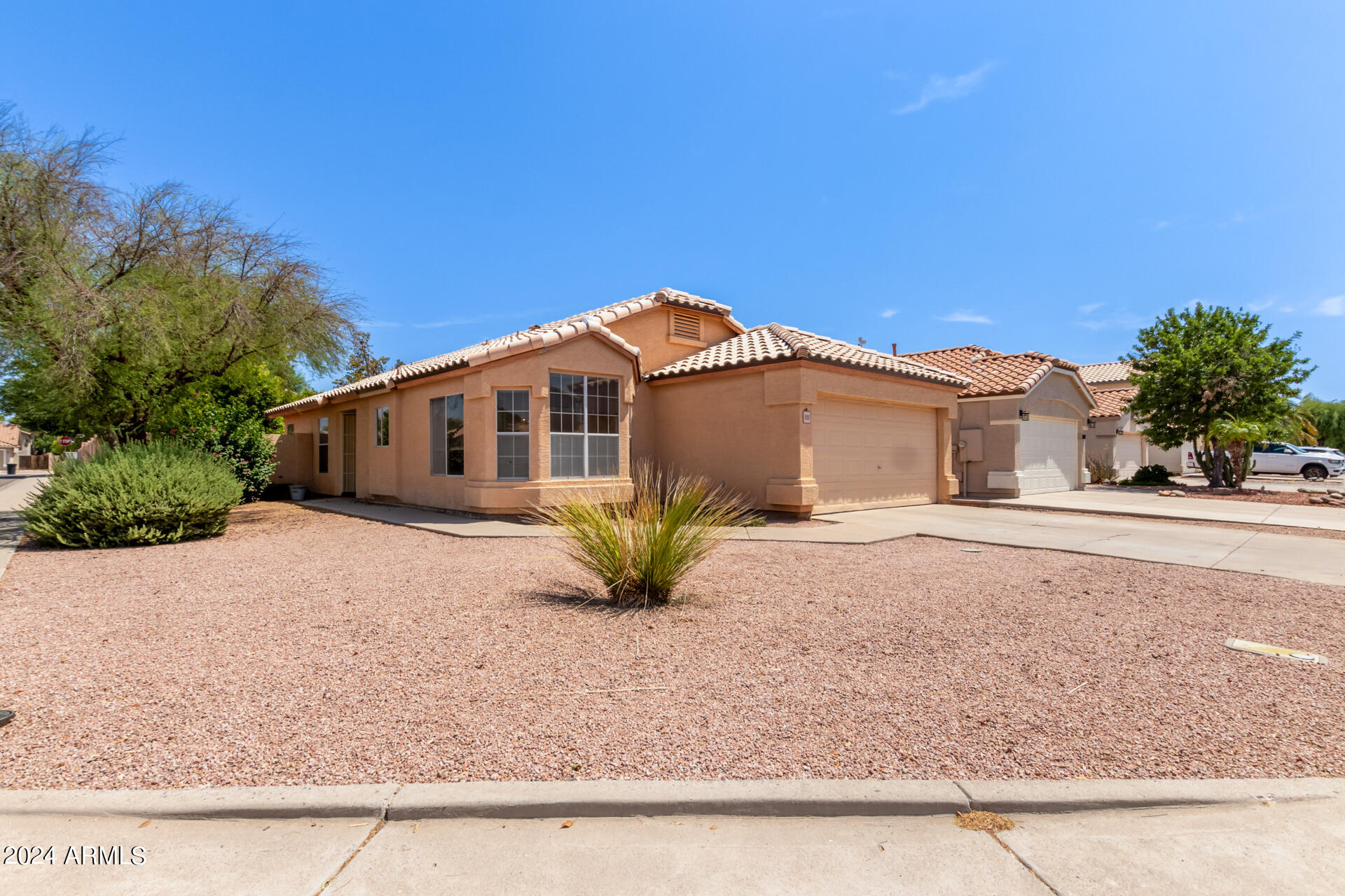 1090 W KINGBIRD Drive