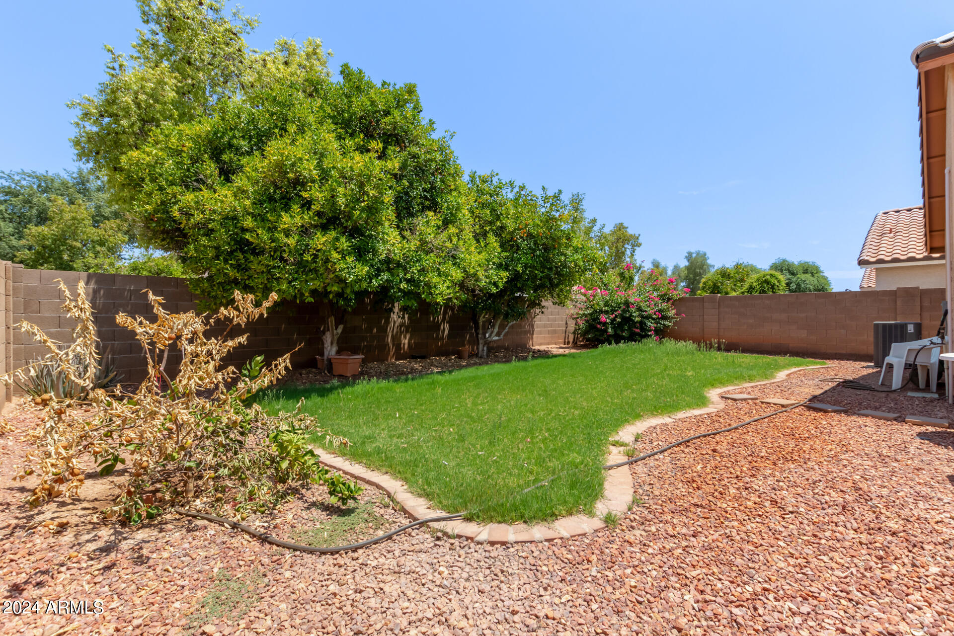 1090 W KINGBIRD Drive