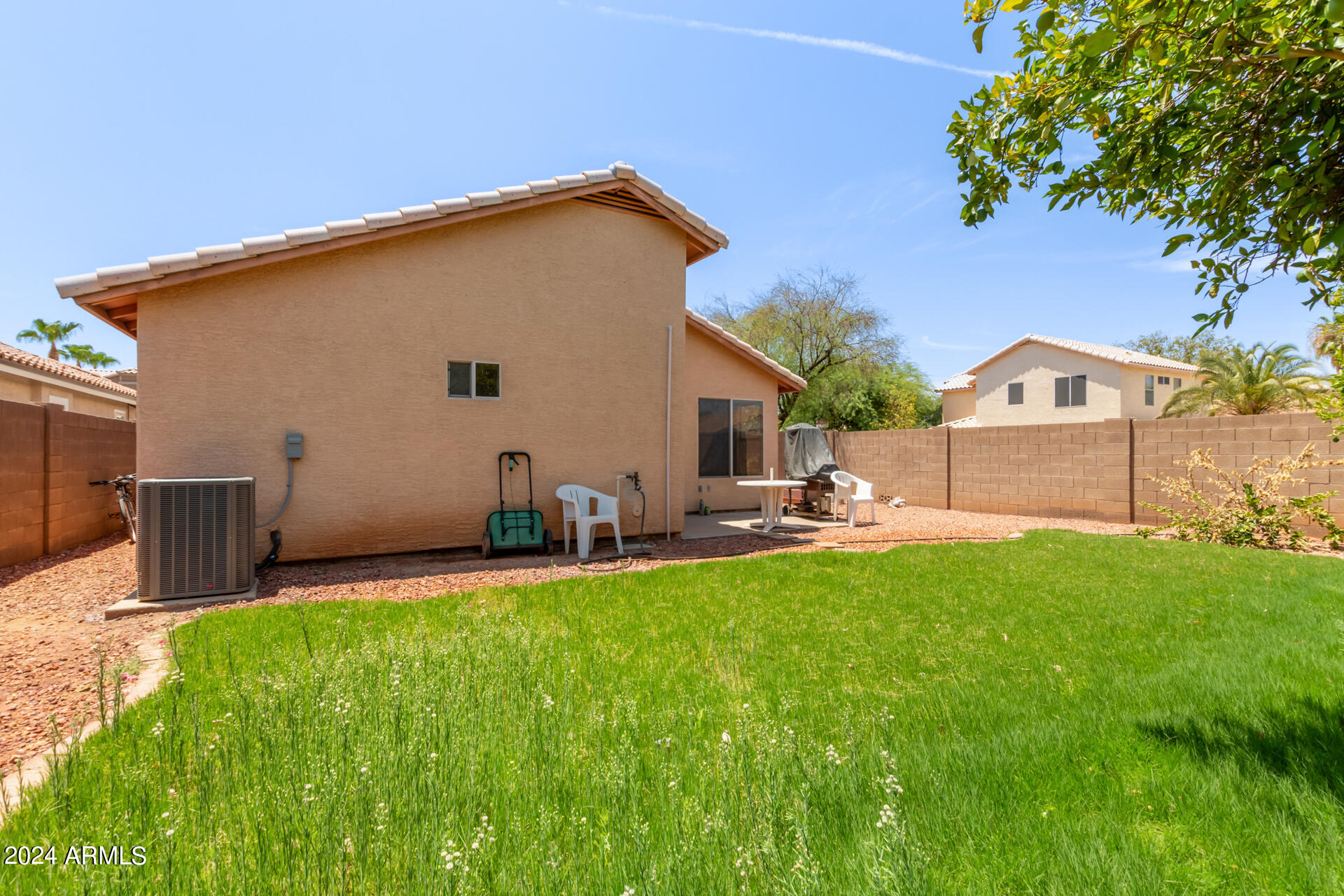 1090 W KINGBIRD Drive