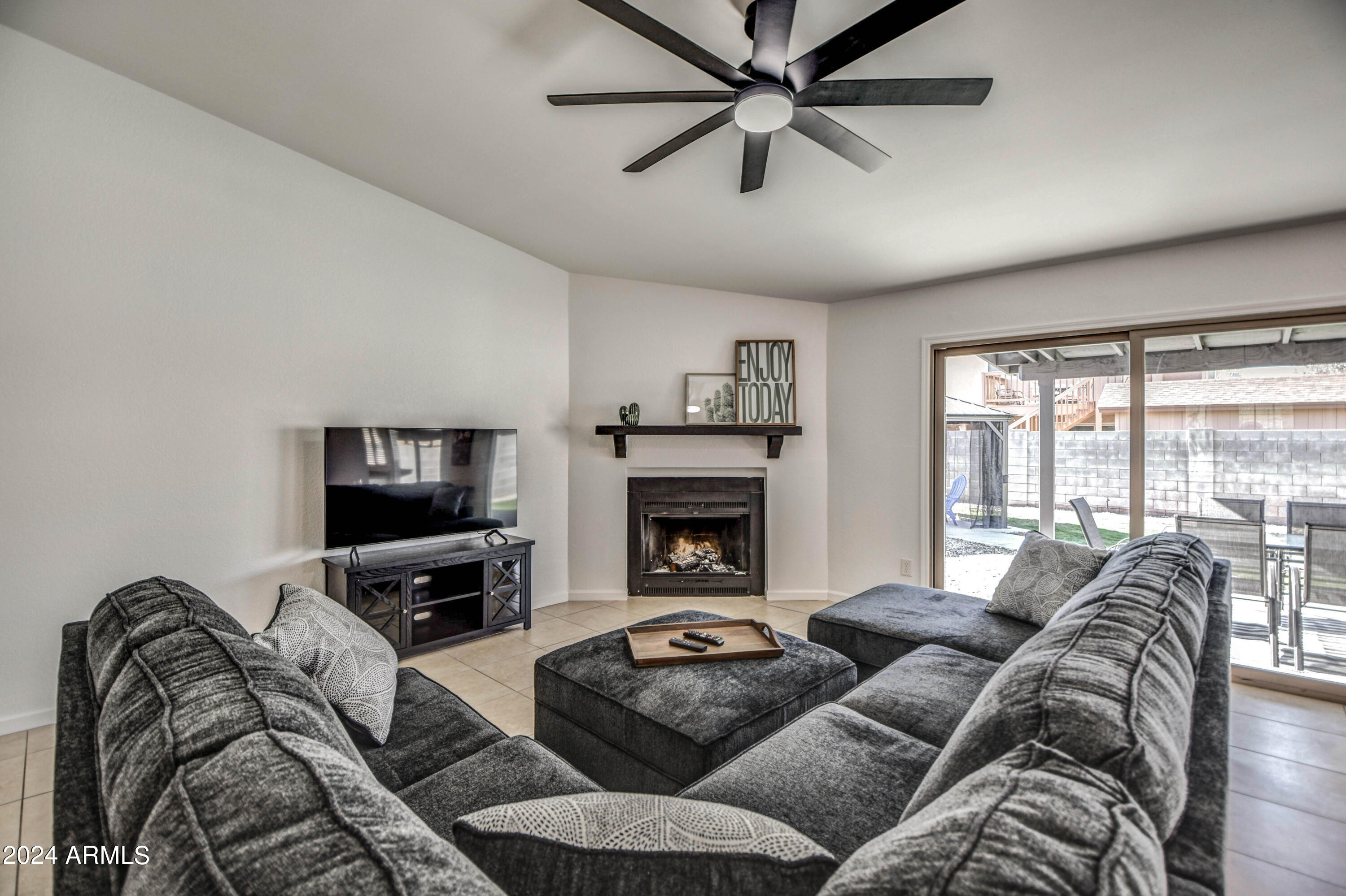4825 E DESERT VIEW Drive