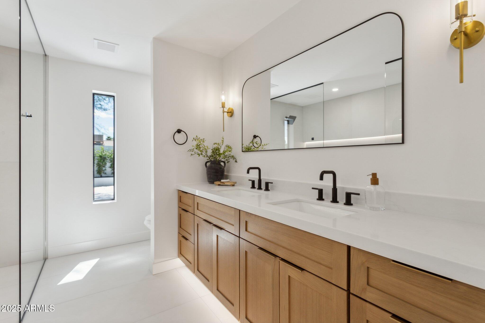 4815 E EVERETT Drive