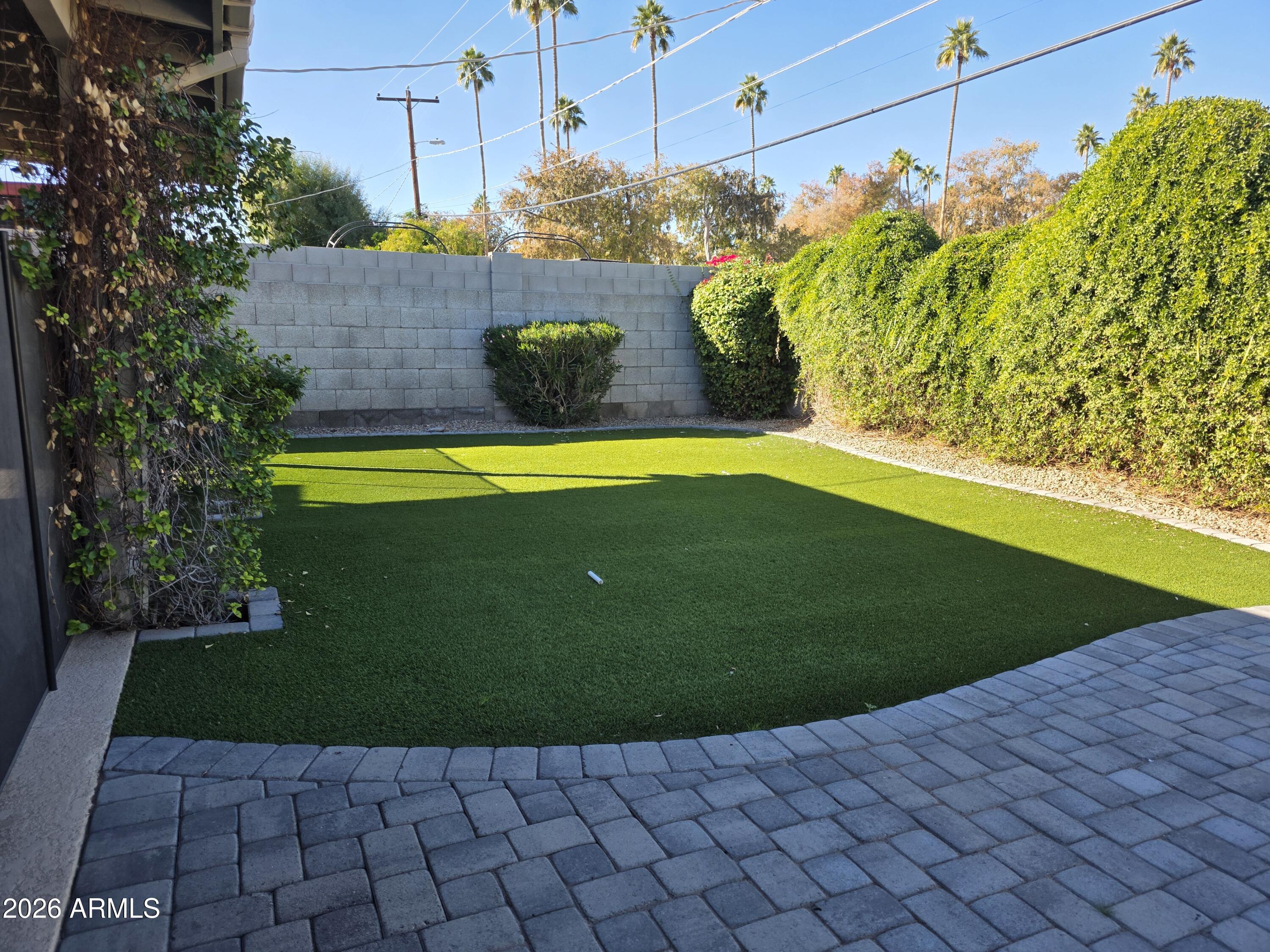 8316 E EDGEMONT Avenue