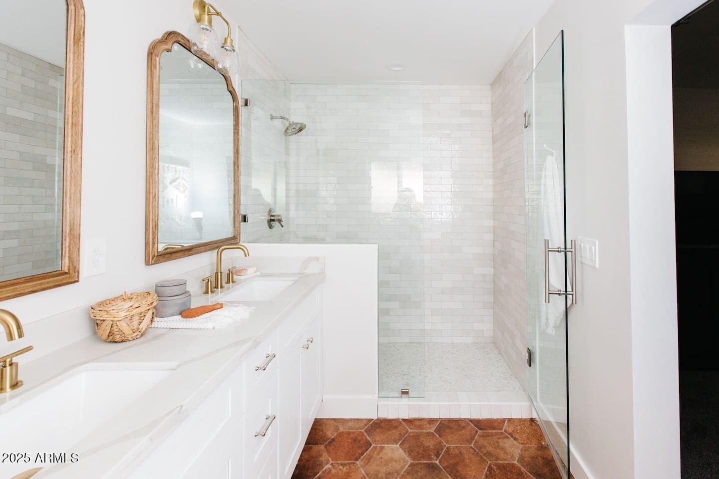 8316 E EDGEMONT Avenue