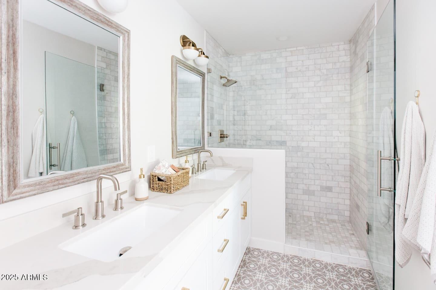 8316 E EDGEMONT Avenue